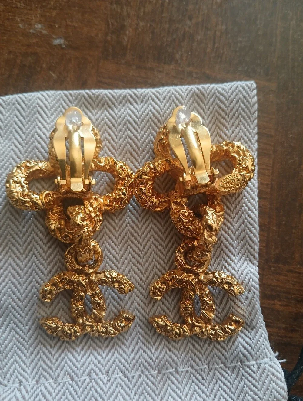 CHANEL Gold Textured CC Drop Earrings